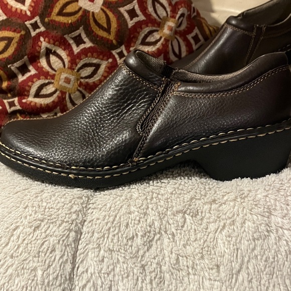 Eastland Women’s Amore Dark Brown Leather Slip-On Loafers - Picture 2 of 7